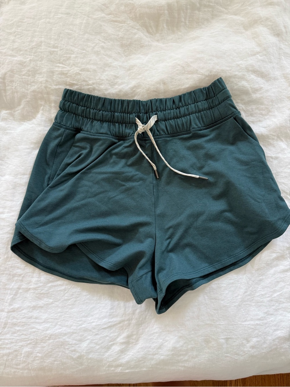 Vuori teal halo short size small